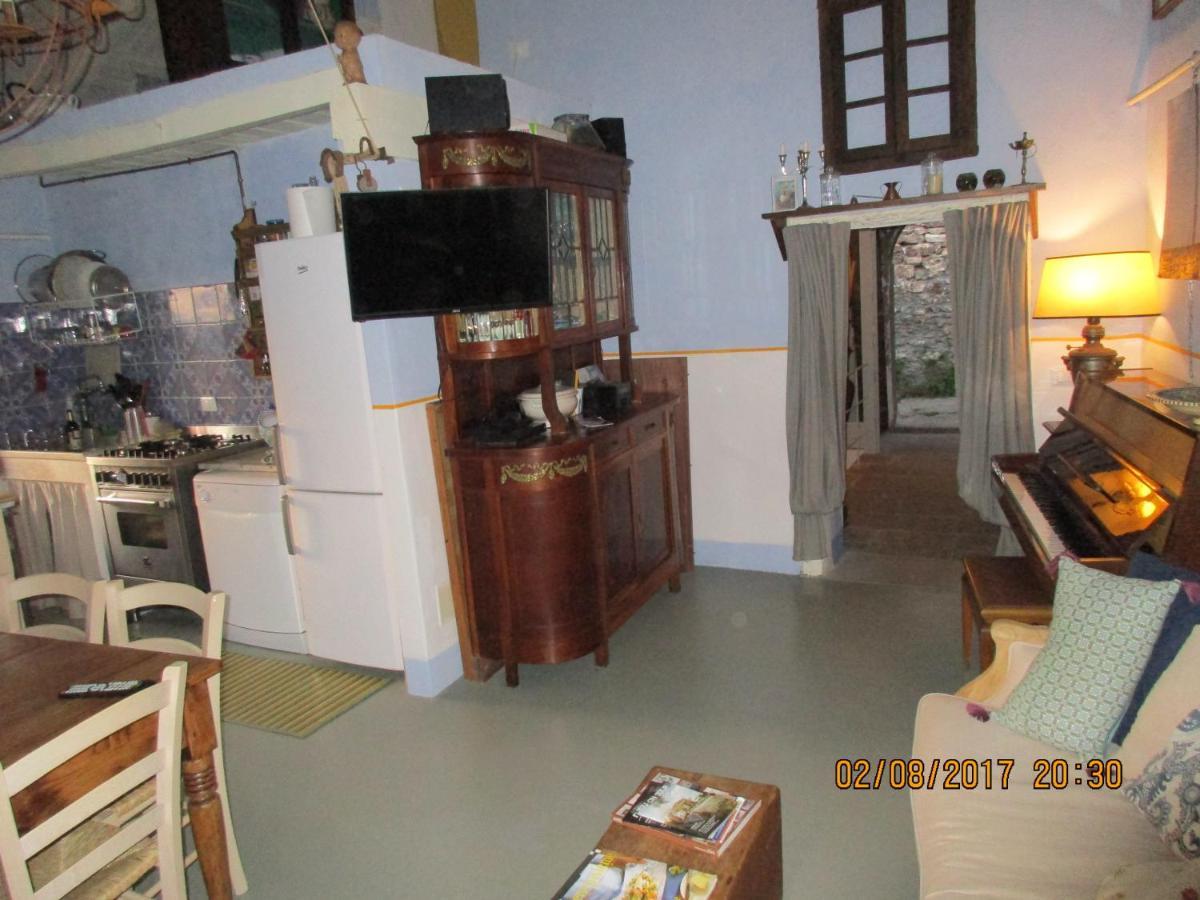 Viandanti, Artisti E Sognatori Bed and Breakfast Comano  Exteriör bild