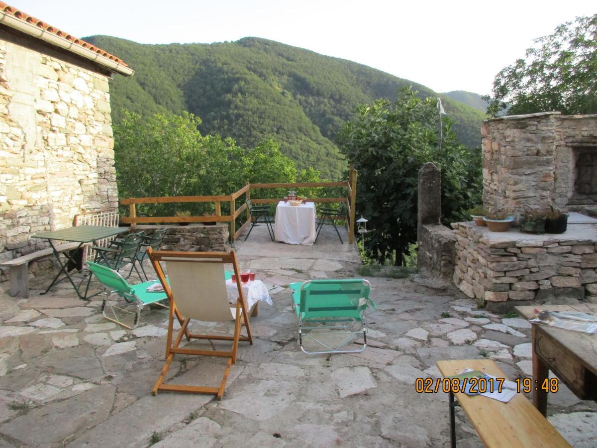 Viandanti, Artisti E Sognatori Bed and Breakfast Comano  Exteriör bild
