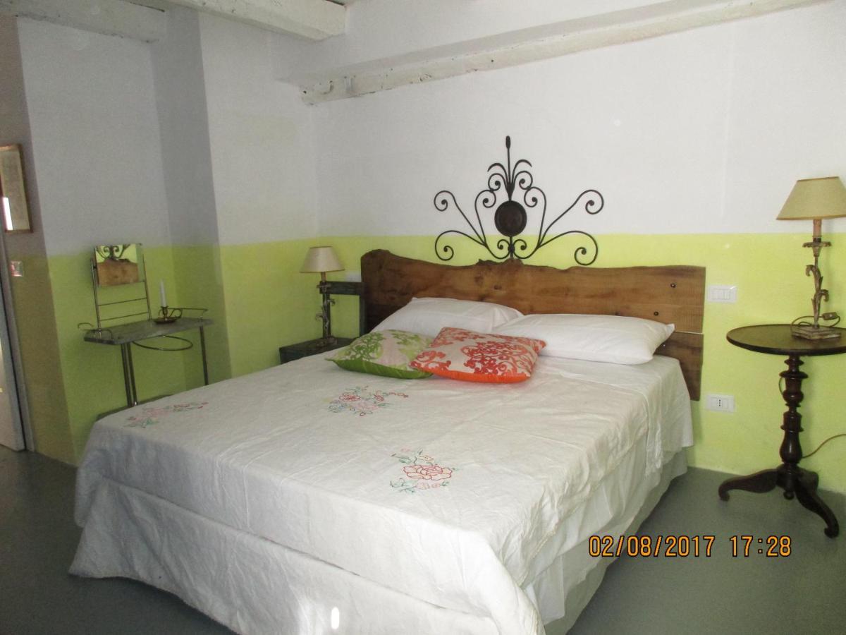 Viandanti, Artisti E Sognatori Bed and Breakfast Comano  Exteriör bild