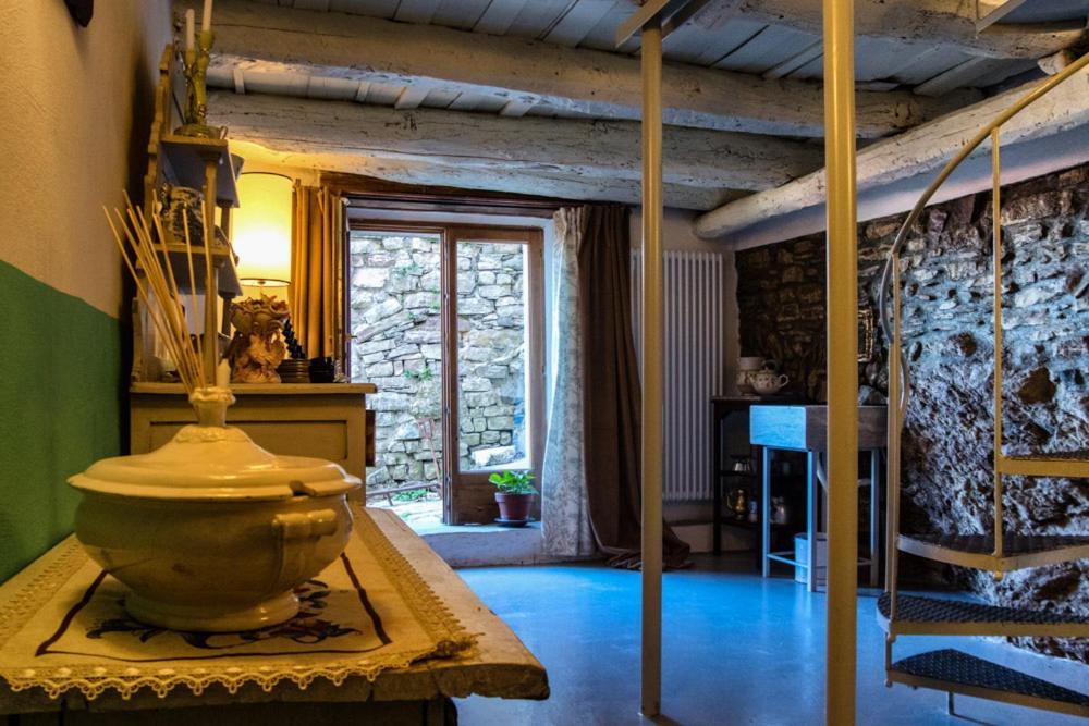 Viandanti, Artisti E Sognatori Bed and Breakfast Comano  Exteriör bild
