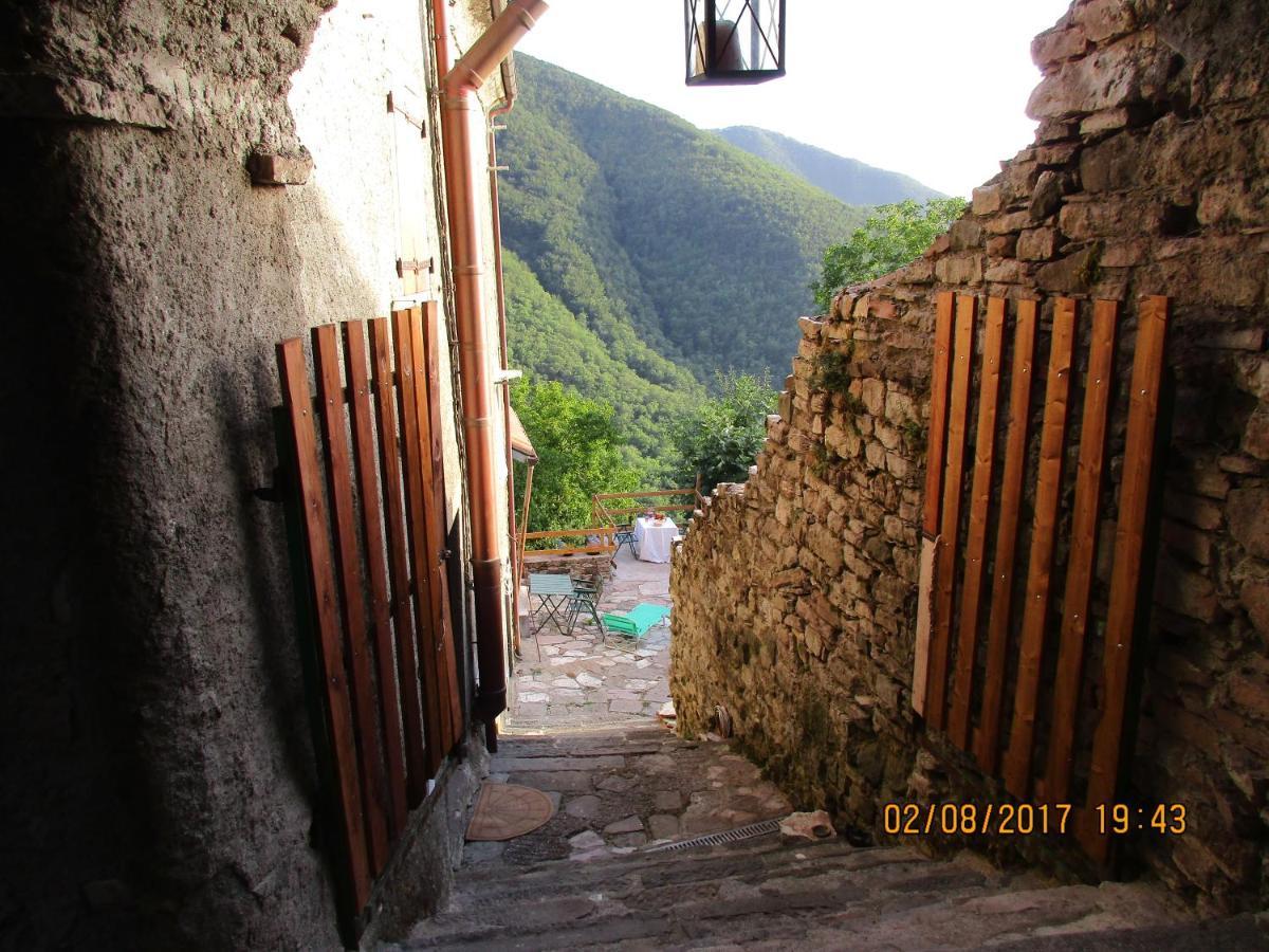 Viandanti, Artisti E Sognatori Bed and Breakfast Comano  Exteriör bild